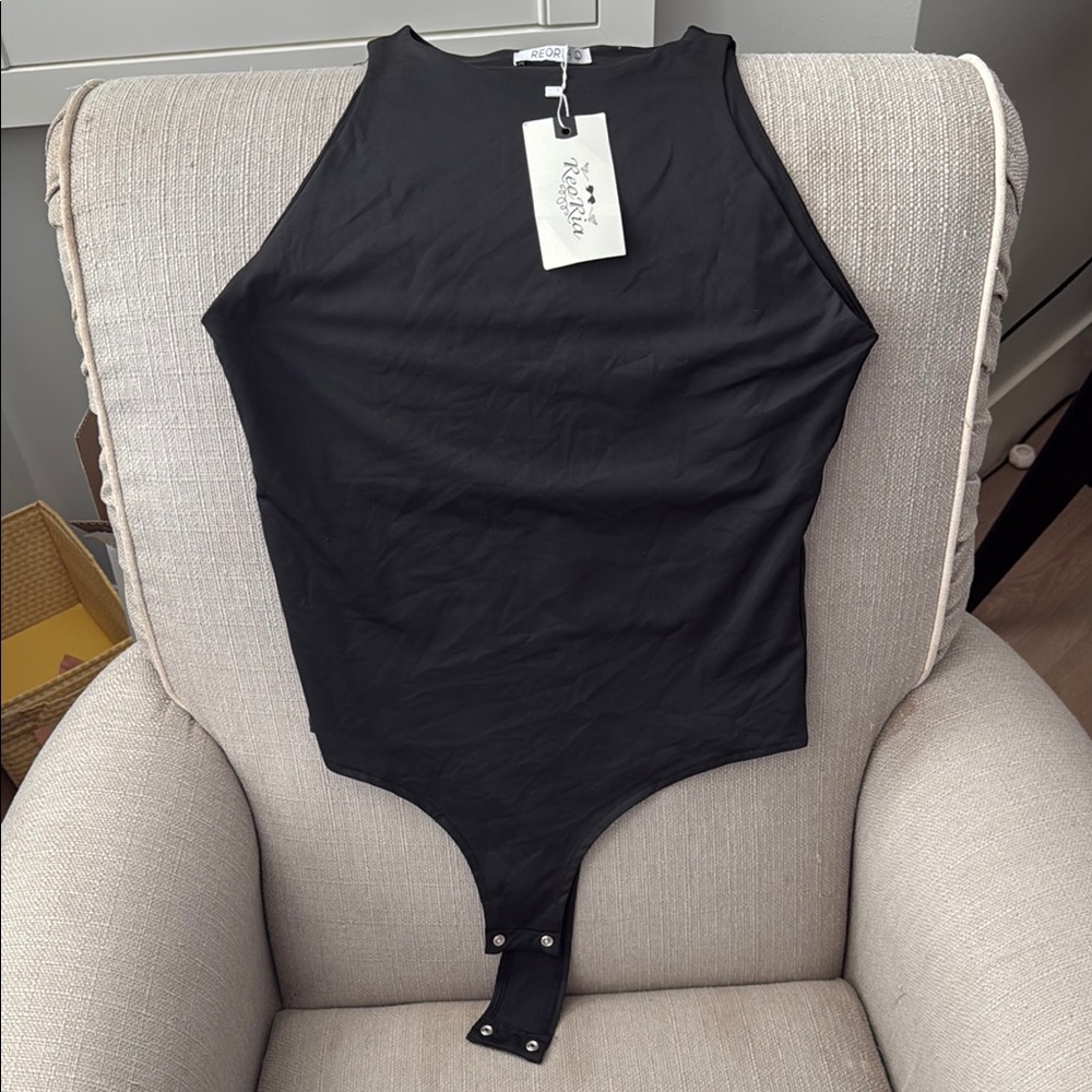 ReoRia Black Sleeveless Bodysuit